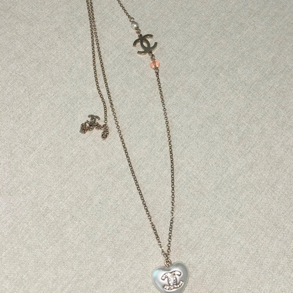 Authentic Chanel White/Gold Tone Pearl Heart Shaped Drop Necklace - Picture 6 of 8